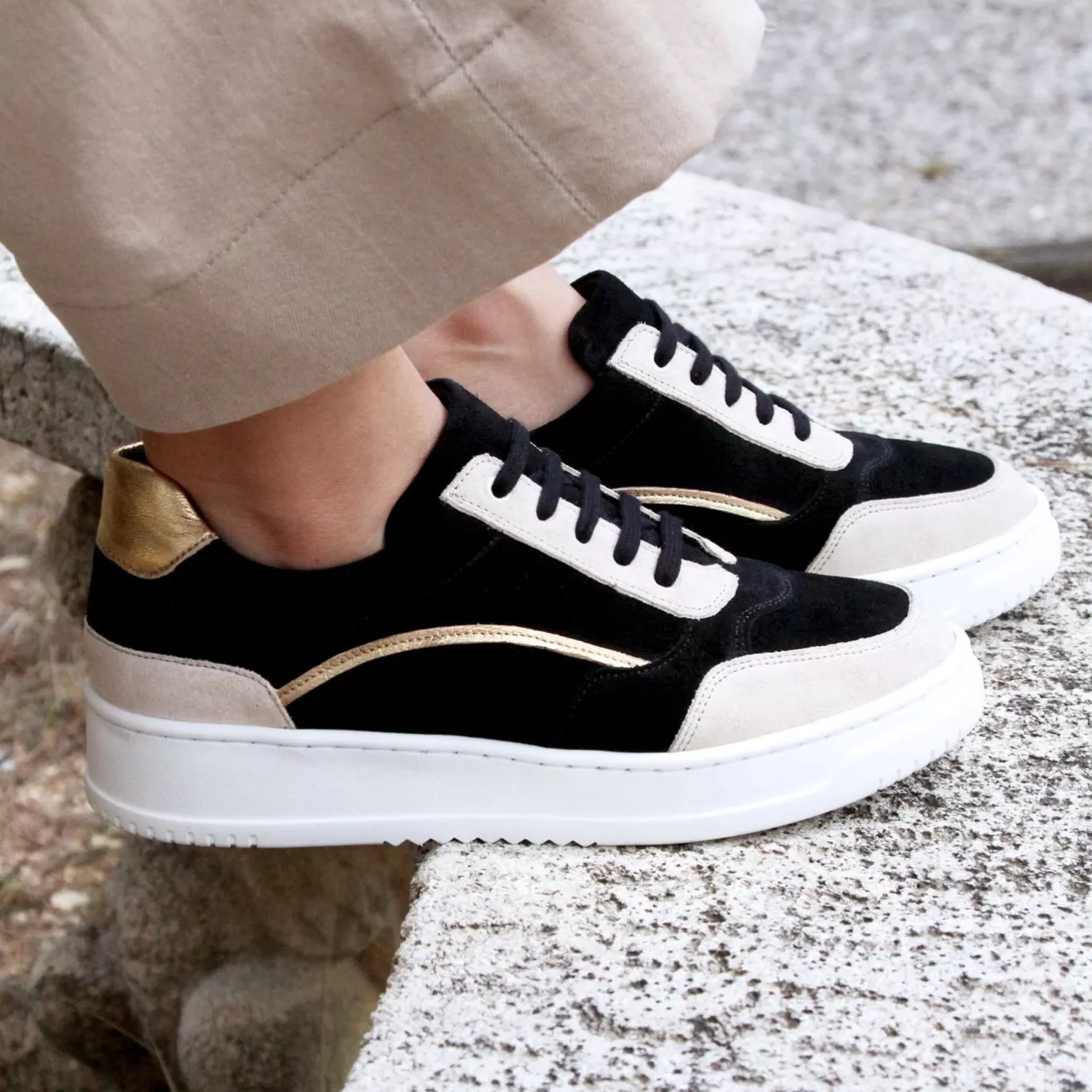 Baskets-JULES & JENN Baskets Vintage Cuir Noir Beige Noir/Beige