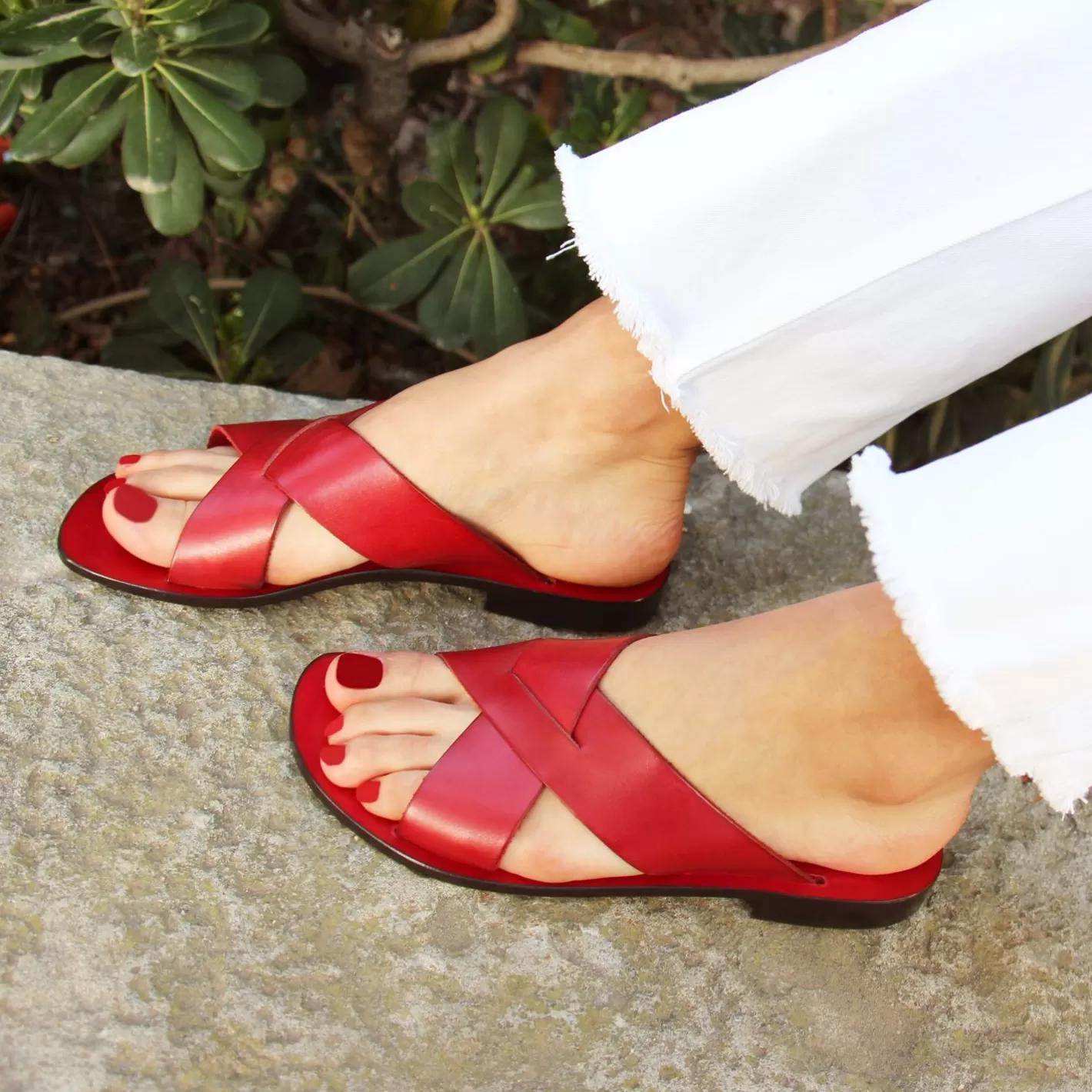 Sandales-JULES & JENN Mules Plates Cuir Rouge