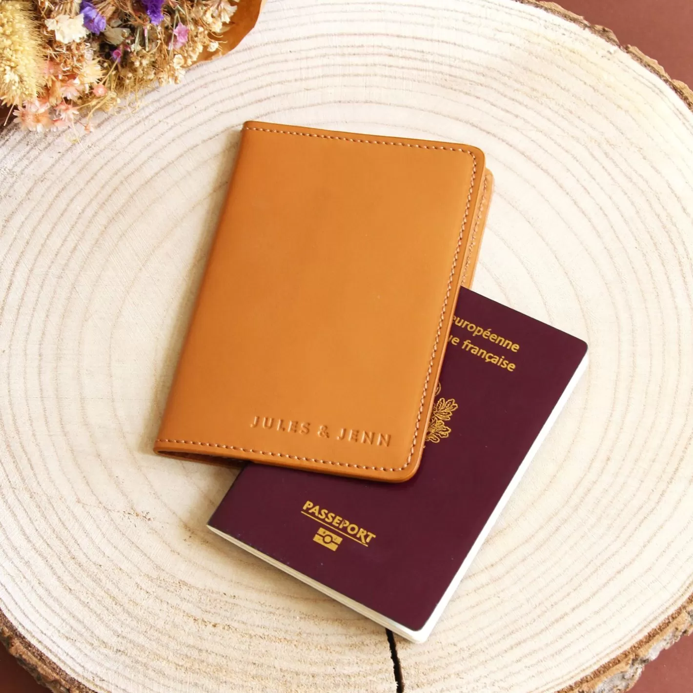 Petite Maroquinerie-JULES & JENN Protege Passeport Cuir Camel