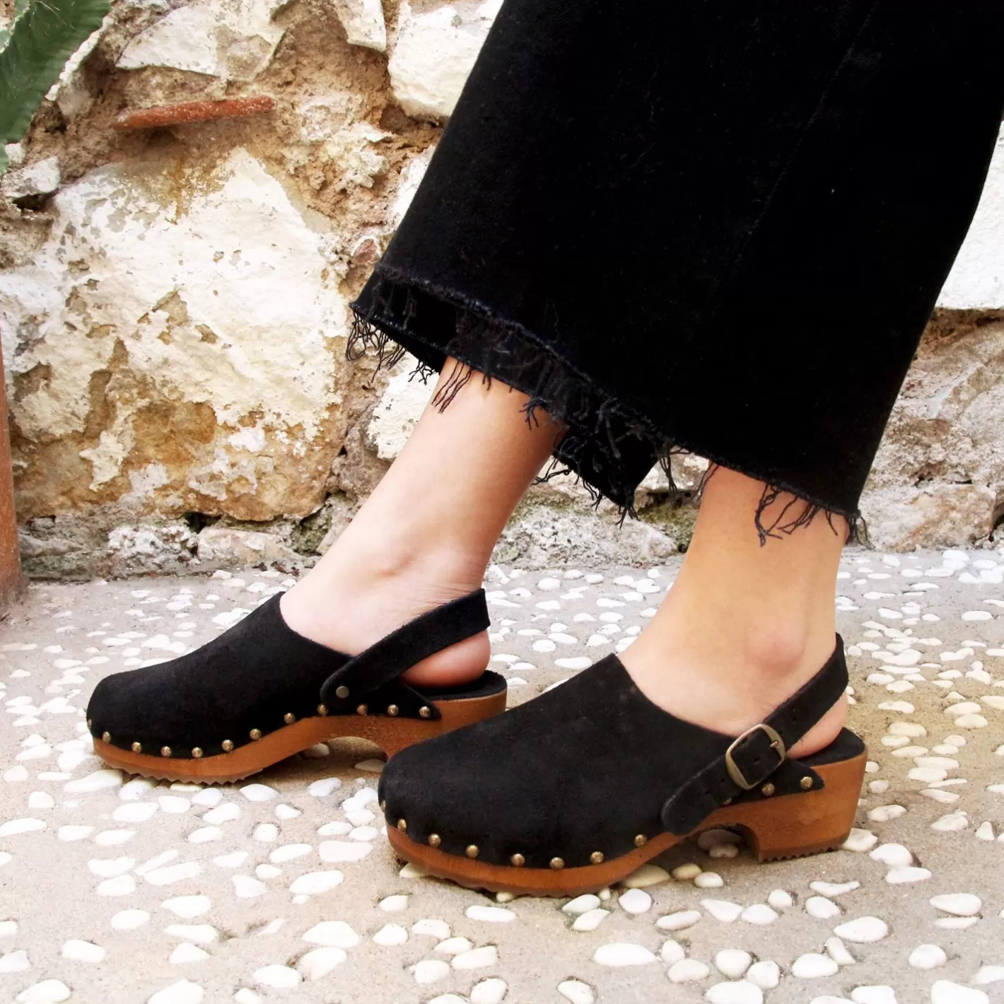 Sandales-JULES & JENN Sabots Bois Brides Cuir Daim Noir
