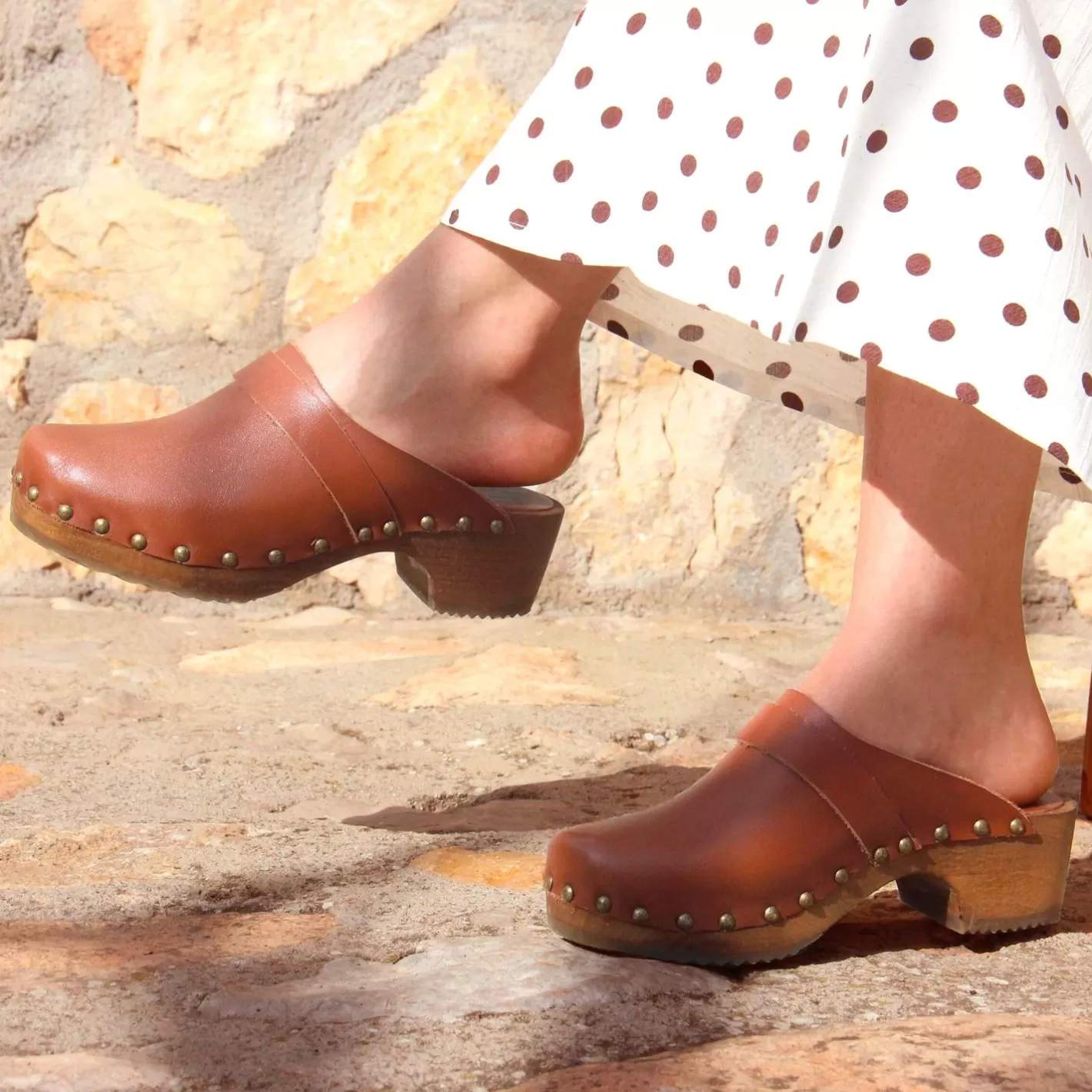 Sandales-JULES & JENN Sabots Bois Cuir Cognac