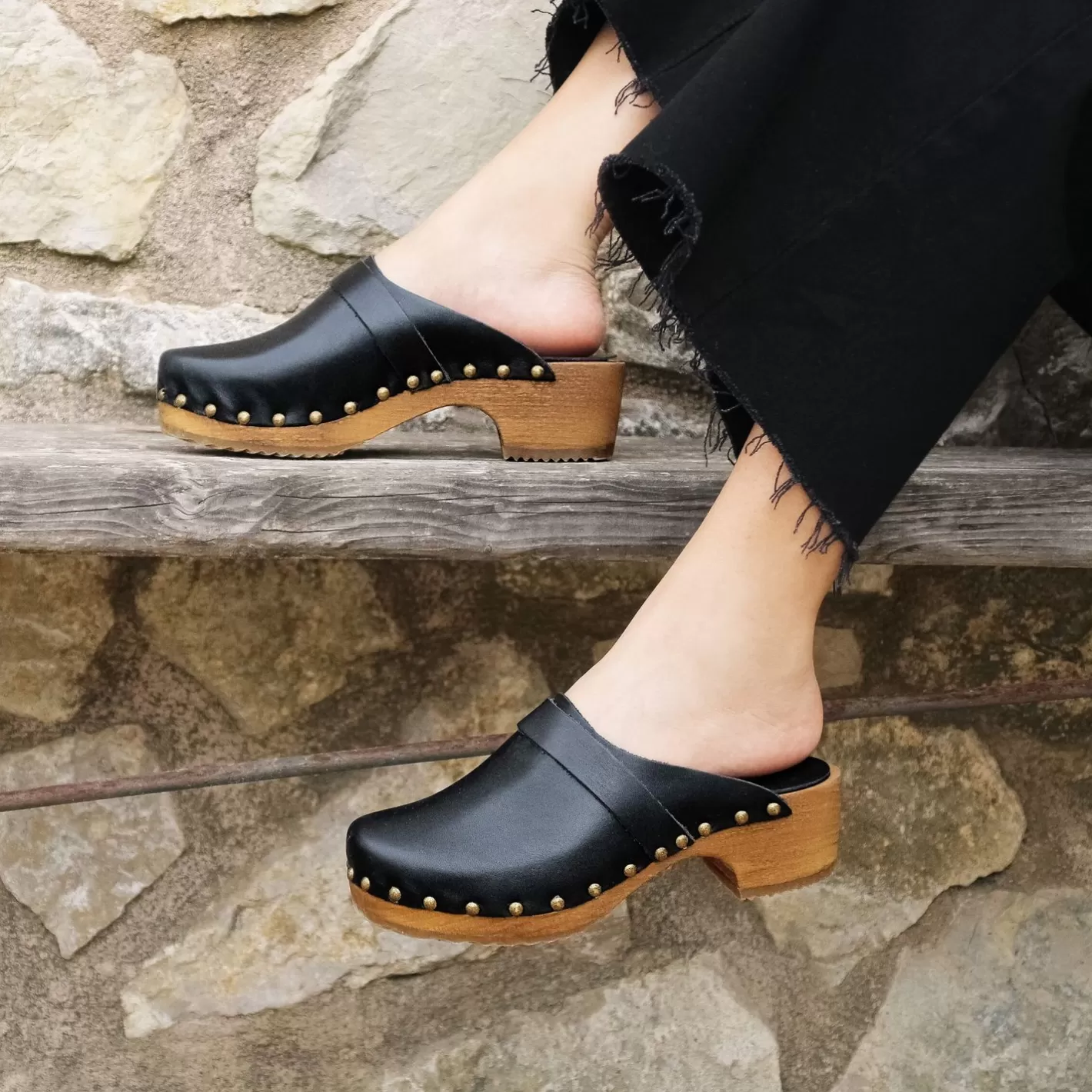 Sandales-JULES & JENN Sabots Bois Cuir Noir